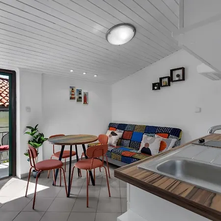 Lanterna Apartment *