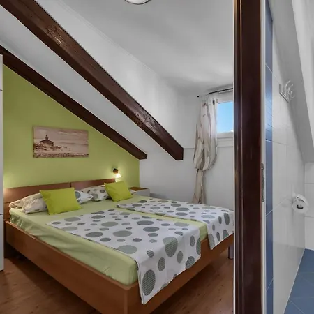 Lanterna Apartment *